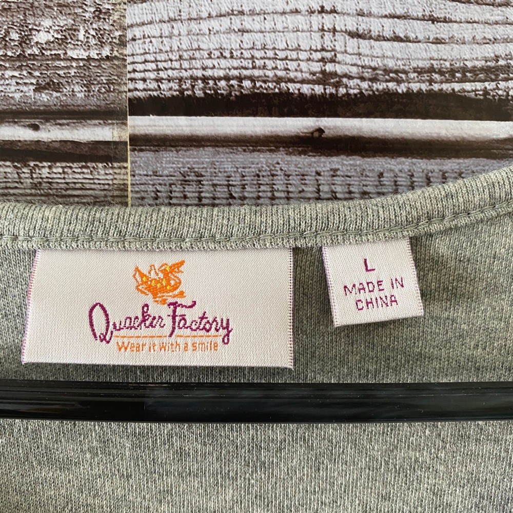 Quacker Factory Women's Top Size L Gray Christmas Cat Embellished Embroidered - Picture 5 of 6
